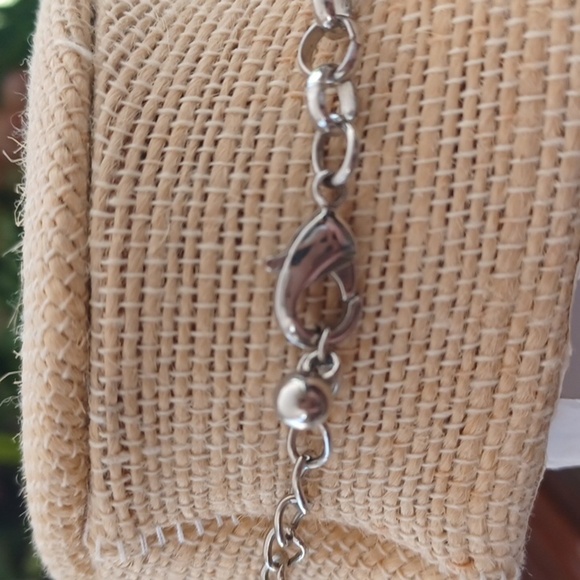 Outstanding red n silver necklace,each connected by sm chains,